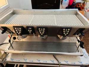 مكينه la san marco e100 full automatic 220v/380v 3 براتشو استعمال بسيط  للأستفسار