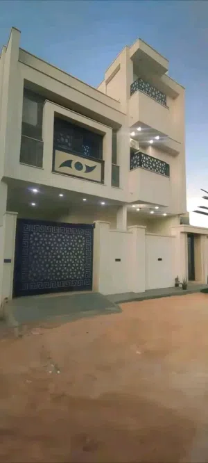 450 m2 4 Bedrooms Townhouse for Sale in Tripoli Souq Al-Juma'a