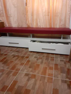 لوازم للطفل مقعد منجد يصلح لأماكن متعدده واشياء اخرى تبين بالصور