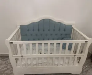 سرير اطفال نظيف