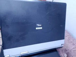 لابتوب  سيمنزفوجيستو للبيع