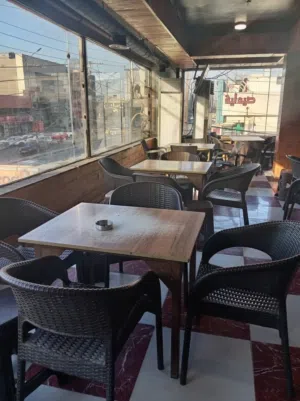 طاولات و كراسي
