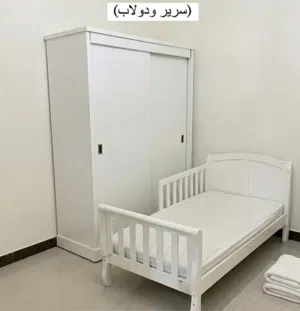 غرفة اطفال الحالة ممتازة دولاب و سرير