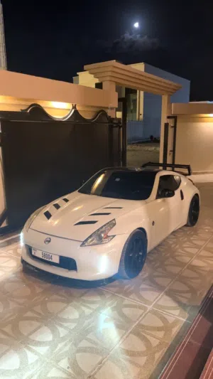 نيسان زد 370 موديل 2014 اللون ابيض لؤلؤي