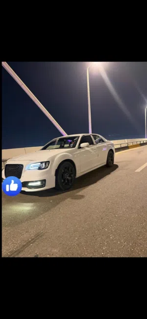 كرايسلر ابيض