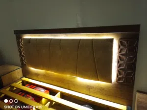 غرفه نوم بدون خزانه .. تخت مع فرشته وكومادينات  عدد 2 وتسريحه وملحق خارجي بحاله جيده