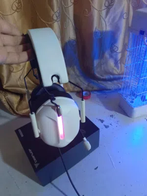 سماعات كيمنك pc  استخدام اسبوع صوته ستريو ومايك نقي وصافي بعت التجميعه وبقت سماعه