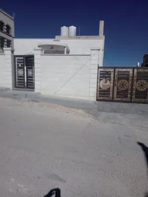 بيت طابقين تسويه 150م  طابق اول235م