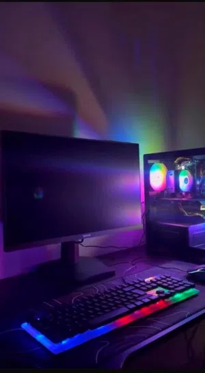 Pc setup gaming الجهاز500 الشاشة 100 الطاولة 30