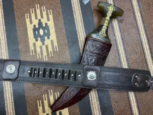 خناجر وجنبيات