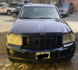 جيب جراند شروكي 2007 بحاله ممتازه حجم الماكيه V6 3.700L قير / ماكينه / شاصي/ مكيف / بحاله جيده