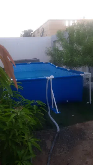 حوض سباحه كبير