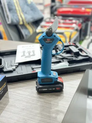 مقص قص حوافر الاغنام او تقليم الاشجار او قص العظام يعمل بالبطارية من شركة BOSS