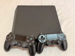 للبيع بلايستيشن 4 سليم "مهكر" - تحديث 11.00 - نظيف جداً