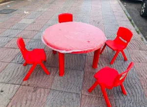 طاولة بلاستك مع 4 كراسي عظم للدراسة للأكل للأطفال للروضات