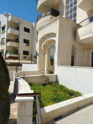 في أجمل مناطق الرابية شقة طابق أرضي 425م مفروشة جزئي بسعر مغري / ref 1158