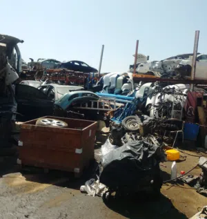 قطع غيار السيارات بانواعها مع توفير مكائن باصات تويوتا وبيكب