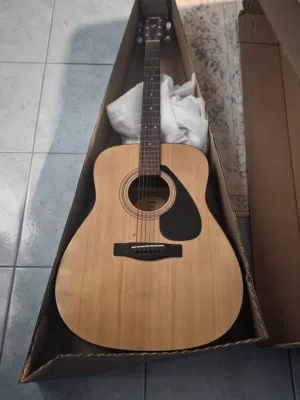 Yamaha f310 acoustic guitar