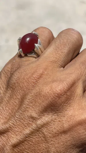خاتم بحجر احمر صافي بصياغه نجفيه