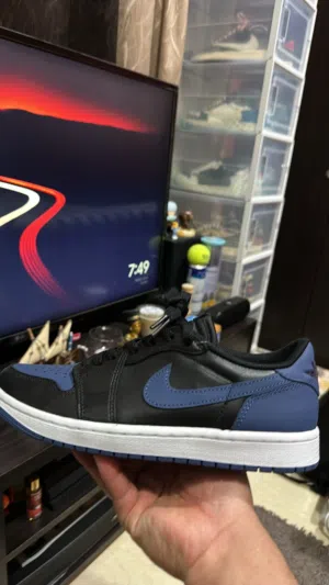Nike jordan 1 low og midnight navy size 8US brand new