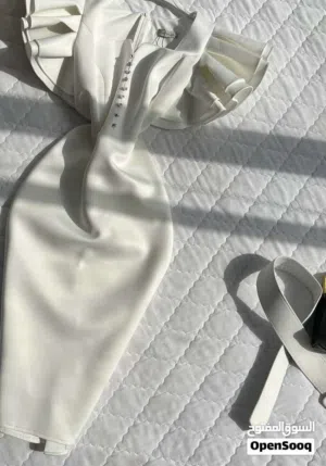 فستان خطوبه او سهره انيق لونه ابيض ملبوس كد ساعتين