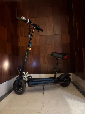سكوتر كهربائي نظيف وقوي jacks star لون ازرق