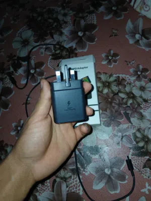 للبيع شاحنه مع الكيبل جديده غير مستخدم نوع سامسونك 45 واط