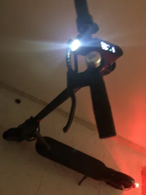 السكوتر جديد وا ما فيه اي مشكلة