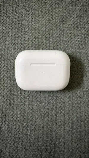للبيع سماعة Apple AirPods Pro أصلية 100% بسعر لقطة!