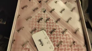 للبيع غترة حمراء اشبيلية جديدة