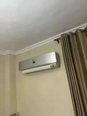 تكييف شارب واحد ونص حصان انفرتر بارد وساخن ودجيتال بلازما كلاستر موديل 2023 لسة في الضمان لحد 2028 ي