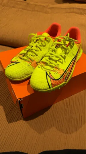 Nike football shoes yellow size 37
