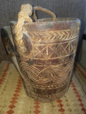 مكيال من خشب الجوز عمل يدوي قديم جدا