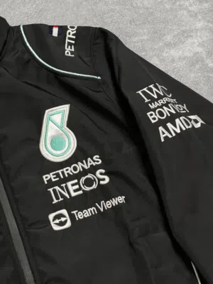 جاكيت مرسيدس استعمال خفيف مقاسه XL