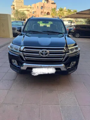 Used Toyota Land Cruiser in Kuwait City