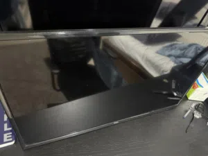 شاشة tcl بحالة ممتازة