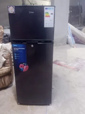 ثلاجتا Midea و Tropical للبيع – بحالة ممتازة جدًا للبيع ثلاجتان بحالة ممتازة جدًا، نظيفتان واست