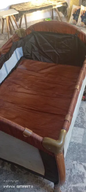 تخت بيبي بحالة جيدة