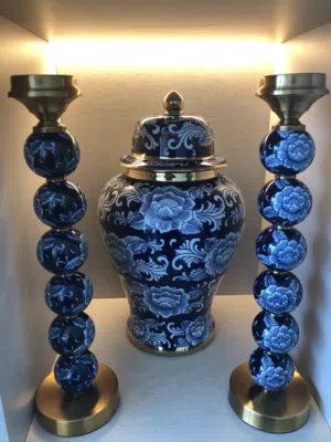 طقم عبارة عن جرة سيراميك و عدد 2 شمع دان سيراميك في نحاس