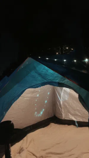 خيم وكراسي رحلات وفرشات نفخ وكشافات