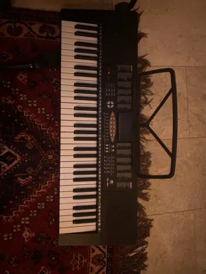 بيانو Yongmei YM-288 مستعمل كالجديد مع مايكروفون