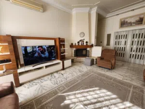 طابق ارضي من ضمن فيلا للإيجار في الصويفية ref : 14248