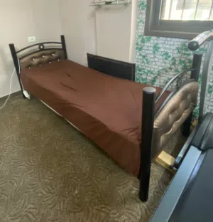 سريرين مع فرشات بحالة جيدة