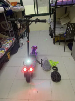 KUGOO T5 Plus Electric Scooter  Excellent Condition  Includes Helmet, Lock & Accessories