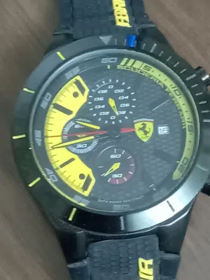 ساعة فيراري اصلي بحاله ممتازه للبيع