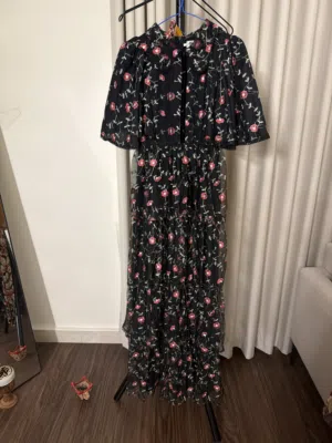 فستان جديد لم يلبس ولا مره!