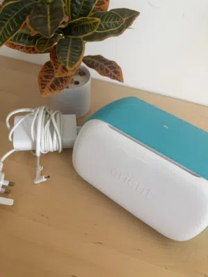 عدة مشروع استيكرات وطباعة كاملة (Cricut + طابعة Epson) – شبه جديدة