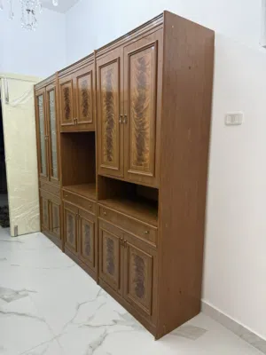 مكتبة شبه جديده