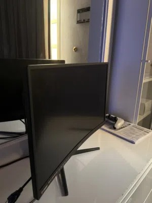 شاشه MSI 75Hz قيمنق حاله وكاله قابل للتفاوض