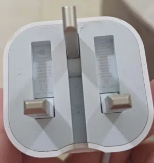 شاحن ايفون الأصلي